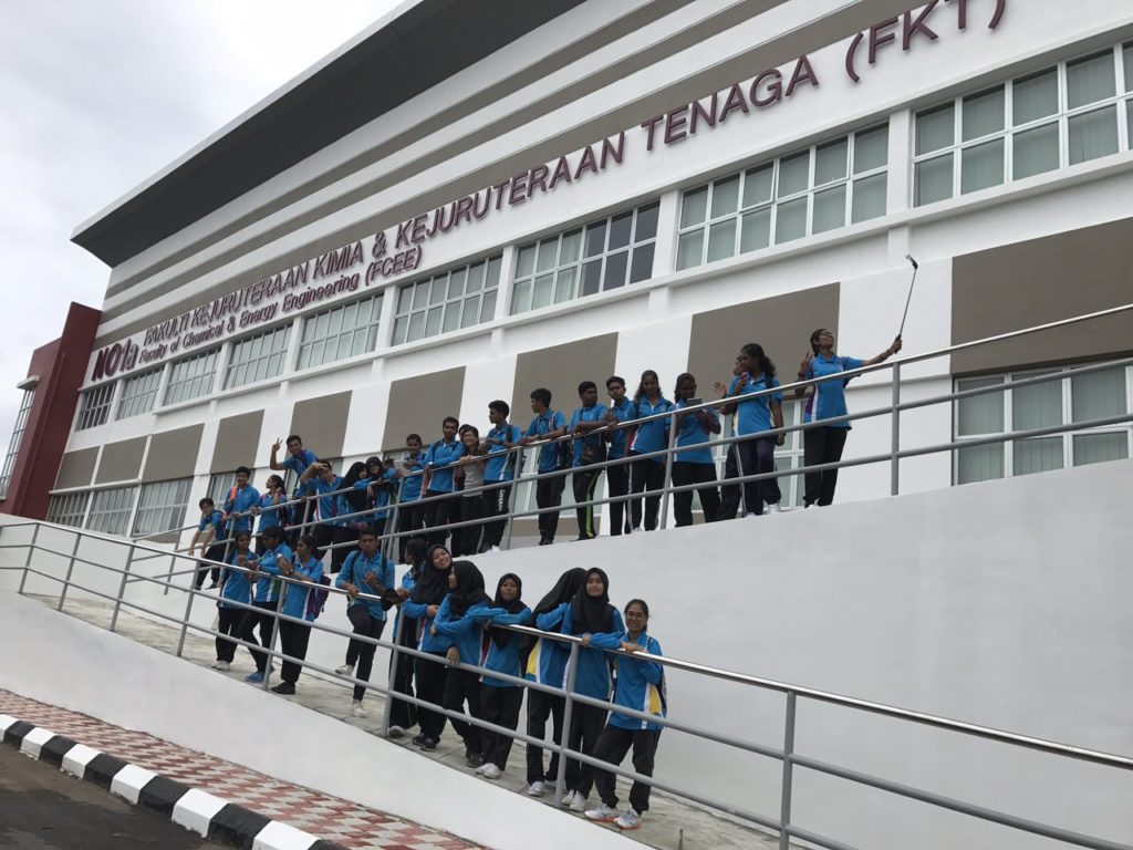 photo6174711024050087855