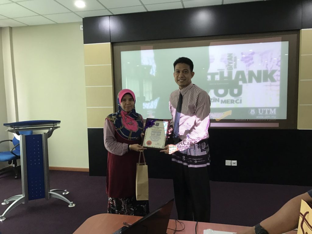 photo6174711024050087856