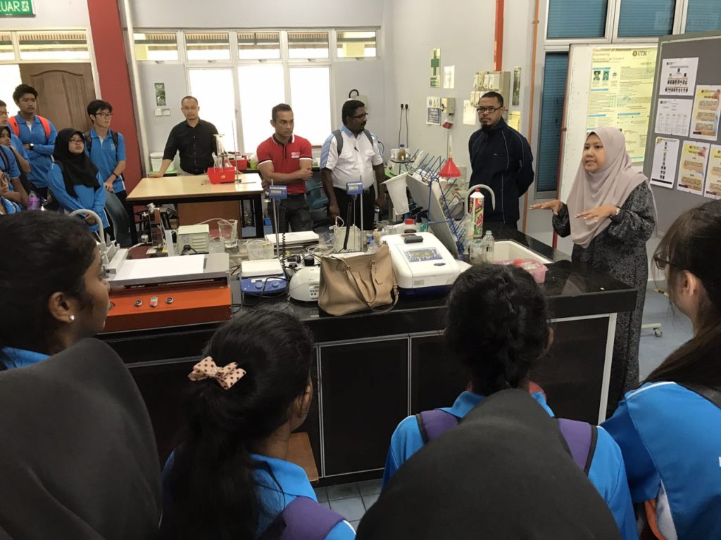 photo6174711024050087857