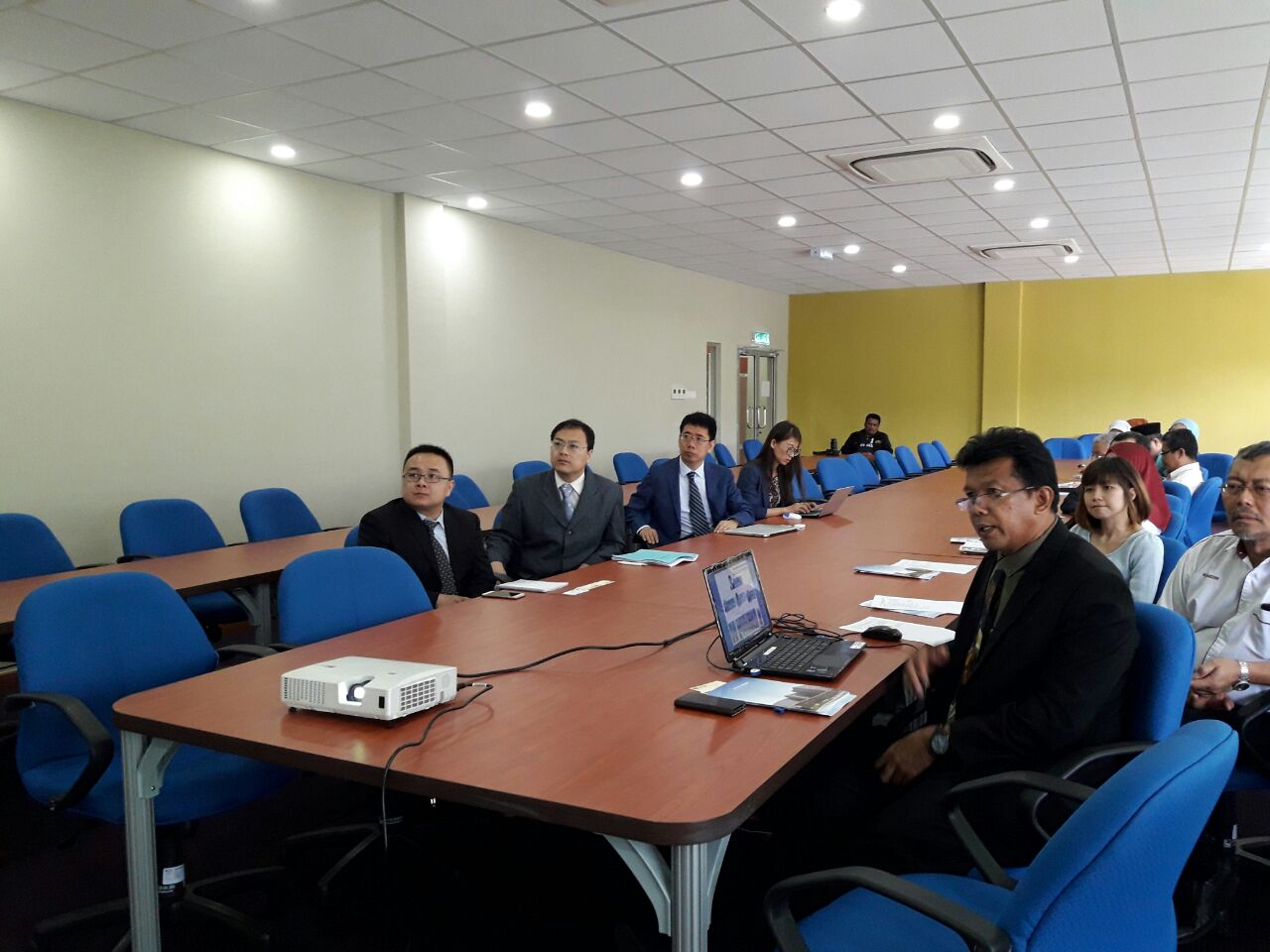 China National Nuclear Corporation (CNNC) and Tsinghua University delegation visit FCEE