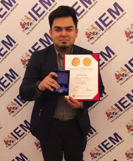 Former FCEE UTM  student awarded with 2016 IEM Gold Medal Award