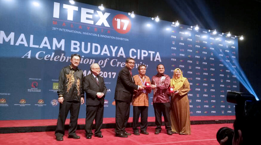 Congratulations to Assoc. Prof. Dr Mohd Hafiz Dzarfan Othman for winning the Asian Invention Award at ITEX’17