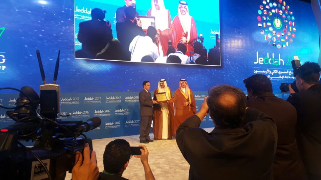 photo6118399411479488434