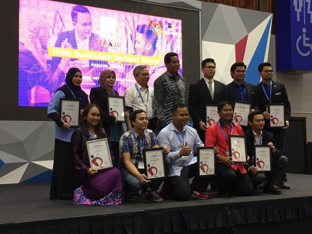 photo6318931460299532208